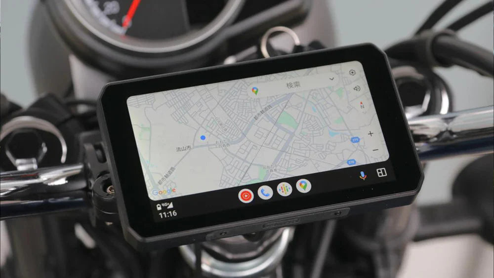 ¿Está pasada de moda montar tu smartphone en el manillar?